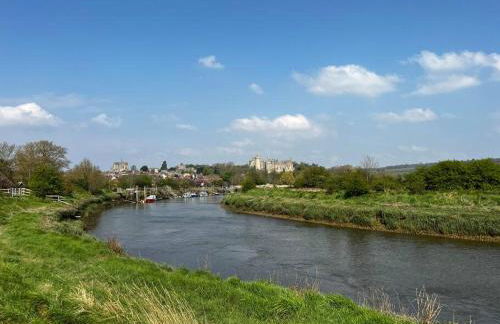 Quirky 1 bedroom barn on the river in Arundel - Foto 15