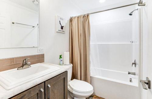 Screened Porch Family-Friendly St Stephen Retreat - Photo 16