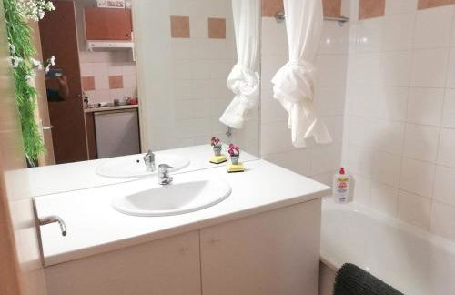 Appartement élégant à Cauterets - 48 m² - Piscine partagée - Photo 10