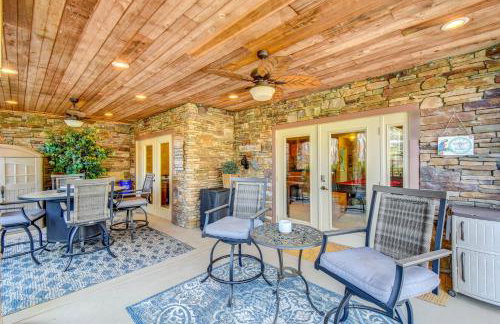 West Union Townhome with Patio and Lake View - Foto 33