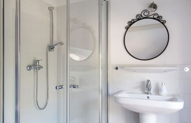 Old Bakery - Former Stable - Photo 12