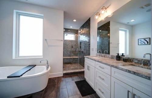 Modern Rooftop Townhome w Hot Tub & Skyline Views - Photo 55