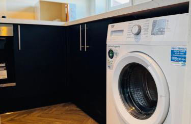 Manchester Stay Hub - 2BR with Free Parking, Near Airport & Attractions - Foto 23