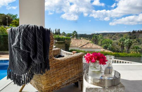 Exquisite and Modern villa near beach with Heated pool! - Foto 55