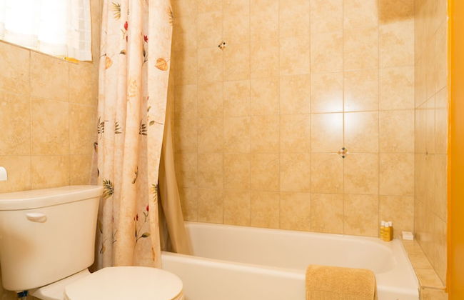 New Kingston Apt at Wellington Cove - Foto 34