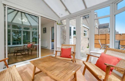 Luxury 5 BDR 2 BA House with Parking in Sandhurst By 360Stays - Photo 82