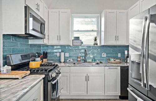 Picturesque beach house with plenty of room and amazing decks, close to beach - Foto 14