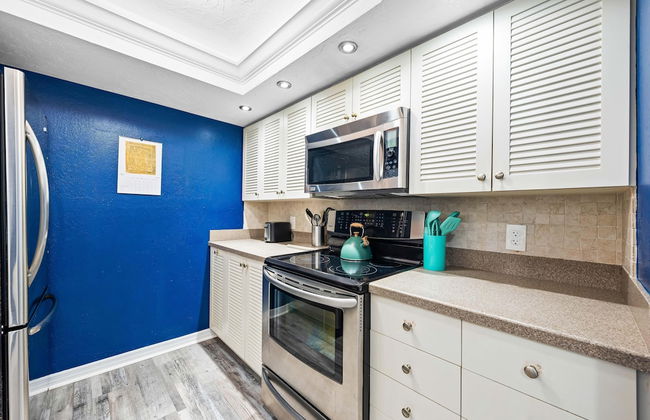 Direct Beachfront Delight by Beachside Management - Photo 8