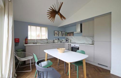 Woodpecker Lodge - Brook Meadow - sleeps 4 plus 2 - no pets - Foto 12