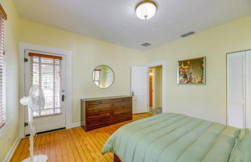 San Antonio Gem in Prime Location with Outdoor Space - Foto 17