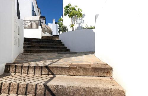 Luxury Family, Beach & Golf Penthouse with Amazing Seaview - Photo 45