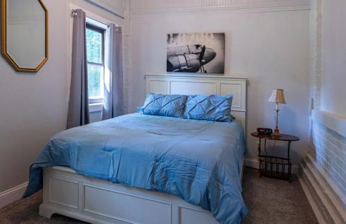 Dual patios, Free Laundry Service, College steps - Foto 10