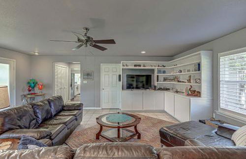 Waterfront 3BR Retreat - Pool & Hot Tub - Foto 11