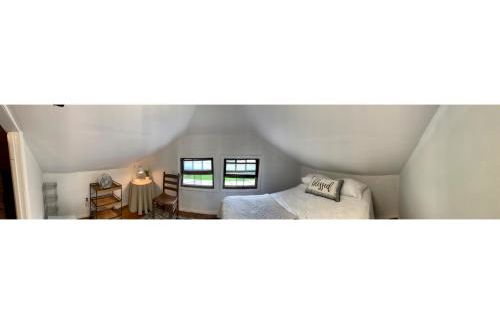 Getaway Country Cottage -Entire House w/ Fireplace - Foto 18