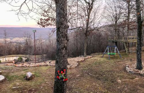 Bullfrog Bluff Mountain View Cabin with Deck! - Foto 39