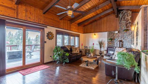 Hilltop Hideaway - Photo 4