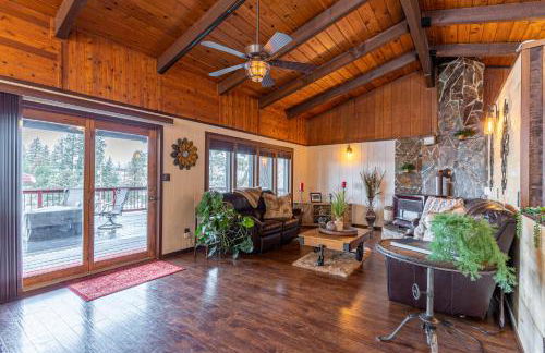 Hilltop Hideaway - Photo 4