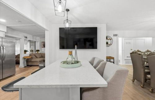 Spacious Backyard • Alfresco Dining • Pet Friendly - Foto 13