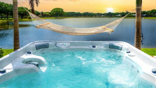 Waterfront Villa with Beach, Pool, Cinema, Game Room and Tiki - Foto 4