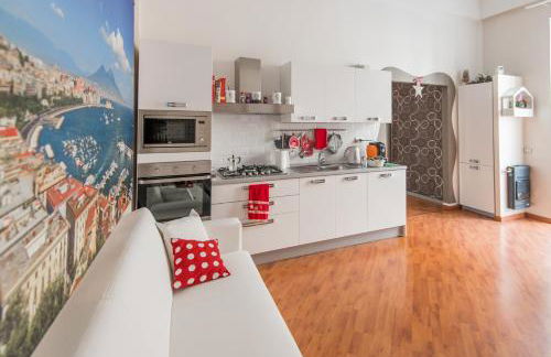 La cartolina di Napoli free parking for small cars only - Foto 10