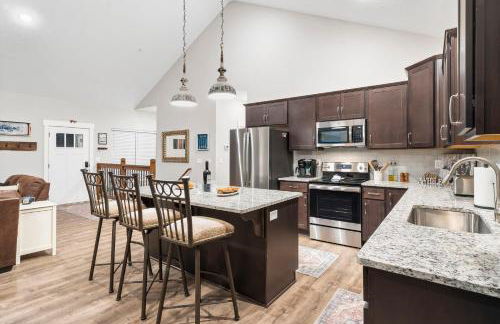 Private Hot Tub, Lake View, 22400 of Free Daily Tickets, Unique Floor Plan! - Foto $