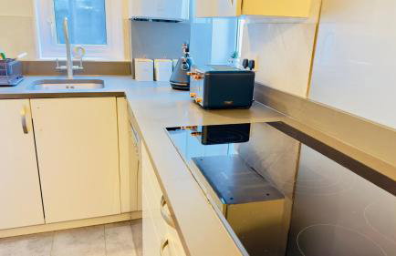 Inviting 2 Bed Guest House steps away from Ascot Racecourse 3 mins drive, 5 mins to Legoland, 12 mins to Windsor Castle Perfect for families & racegoers alike - Foto 16