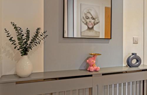 SUPERIOR AIRPORT SUITE, FREE Parking, Stylish, BALCONY, Two Bathrooms, Close To Airport, Station & Centre - Foto 32