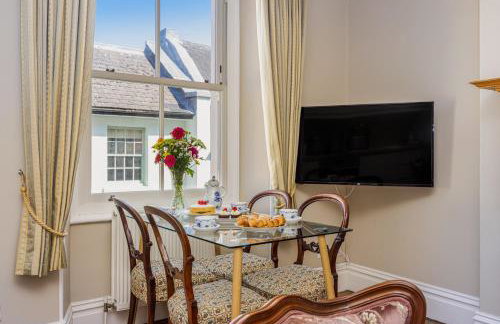 Blue Bliss - Sumptuous, Period Apartment - Photo 16