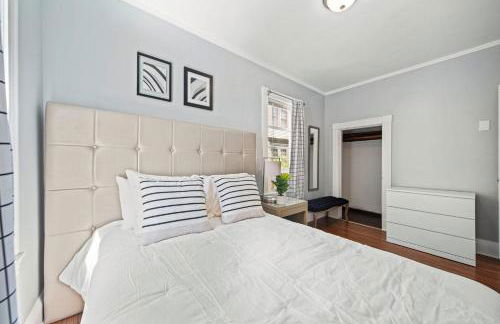 Cozy Up in 5BR Apt Near Charming Oak Square - Foto 3