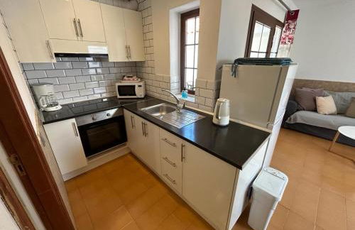 Lovely newly refurbished 1 Bedroom Flat Minutes From Sandy Beach,private terrace - Photo 6