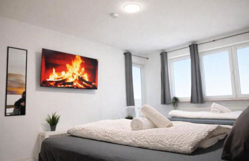 STN Royale Suite - Ferienwohnung mit 4 Schlafzimmer, 8 Big Beds, Parkplatz & Balkon, Highspeed WLAN, Netflix Premium, Zentral zu Audi & Schwarz Gruppe - Foto 7