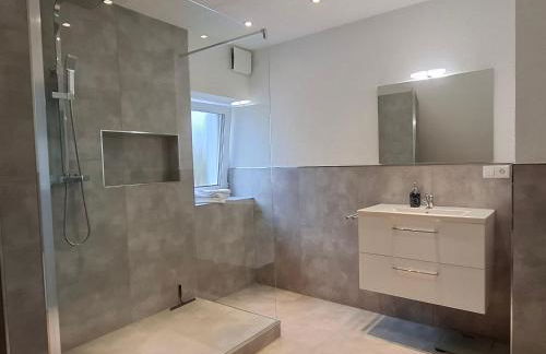 Moderne DG-Wohnung mit Flair in guter Lage - Foto 11