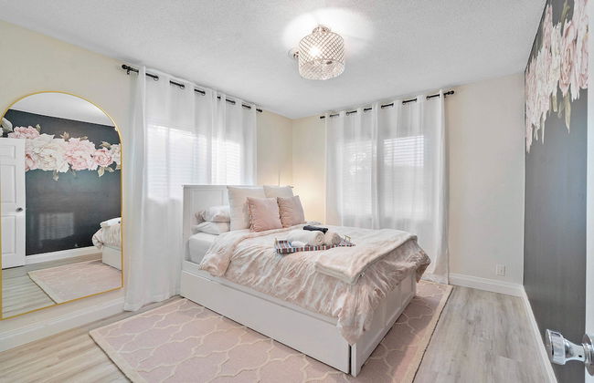 Coastal Retreat Stylish 4 BDR w/ Private Pool! - Foto 13