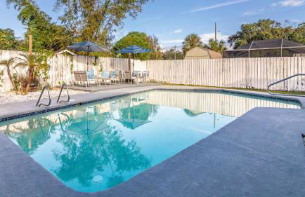 Sun Bay Getaway - Backyard Pool w Winter Rates - Foto 28