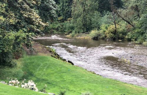 Riverfront Romantic Getaway Rental near Mount Pilchuck in Granite Falls, Washington - Foto 8