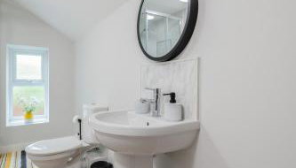 3 bedroom Cannock flat ideal for groups - Photo 5