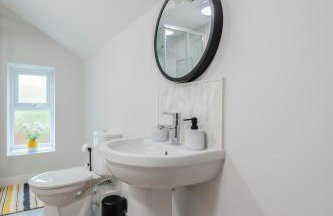 3 bedroom Cannock flat ideal for groups - Foto 5