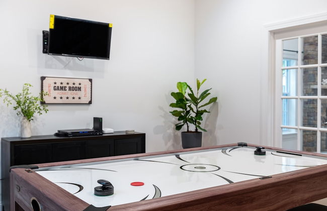 Luxuriously Lakeside by Avantstay Lakefront Retreat w Game Room - Foto 27