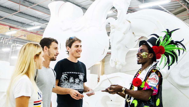 Visitando los bastidores del carnaval de Río