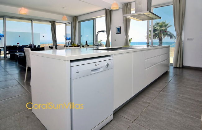 Blue - Beach Front Spectacular Villa Sleeps 10 - Foto 11