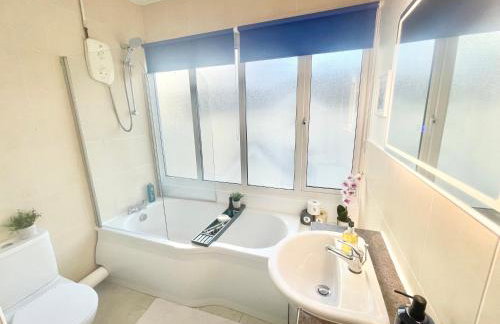 Coastline Retreats - Underwater Apartment - 2 minutes from the beach -Netflix - Foto 7