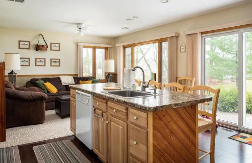 Relax & Explore Waterfront Crawford Lake Cottage 4878 - Foto 56