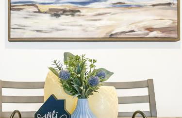 Modern and Comfy-2BR 2BA with pool access - ground floor, Near Outlets & Beaches - Foto 22