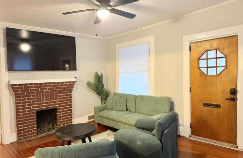 Cottontown Bungalow - Fast WiFi - Walk Downtown - Foto 19