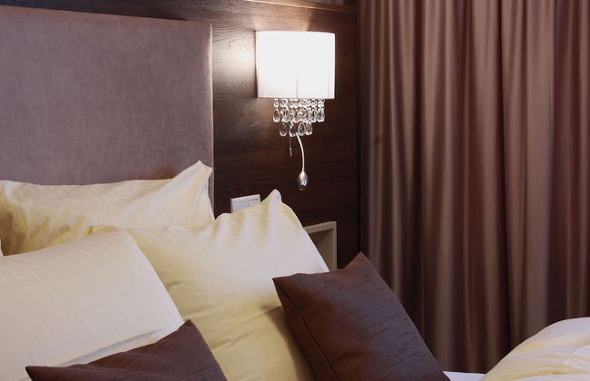 Mr.& Mrs. President - Photo 17