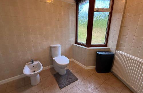 Large 4 Bed with Parking - Foto 14