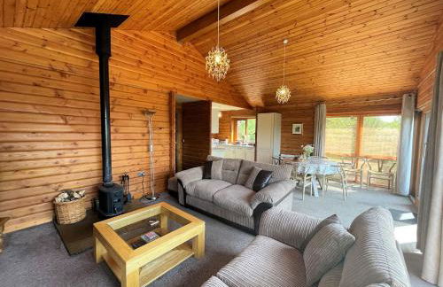 Beautiful 2BR Beach Lodge Set In Stunning Gardens - Pass the Keys - Photo 2