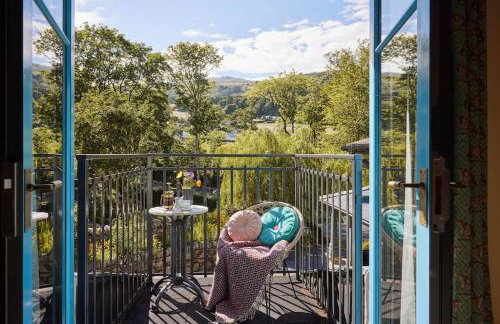 Ty Pandy Eclectic Luxury Family cottage Sleeps 8 adults and 2 children - Photo 32