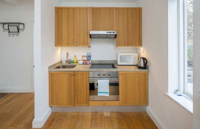 Lovely Designer 1 Bedroom Shepherd's Bush 7 min to Tube - Photo 3