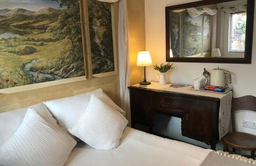 Cute self-contained guest room with ensuite and private decked porch in Glastonbury - Photo 7